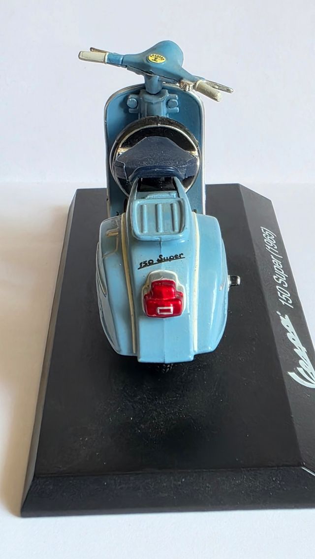 Vespa 150 Super (1965) 1:18