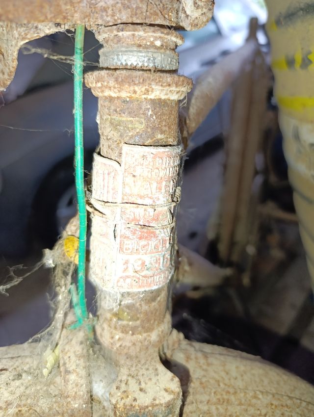 Bicicleta antigua para restaurar