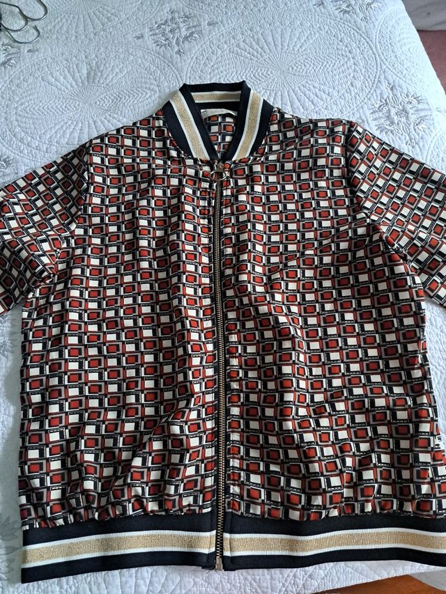 Chaqueta bomber estampada