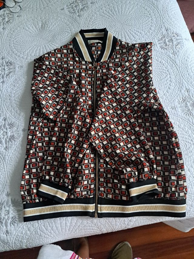 Chaqueta bomber estampada