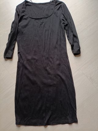 Vestido negro canalé
