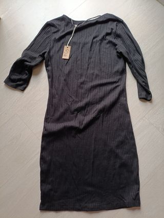 Vestido negro canalé