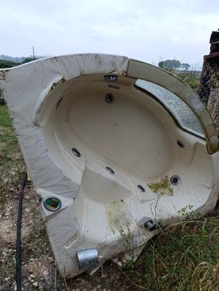 Jacuzzi antiguo beige