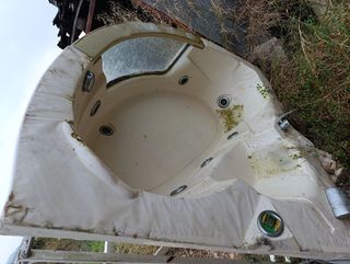 Jacuzzi antiguo beige