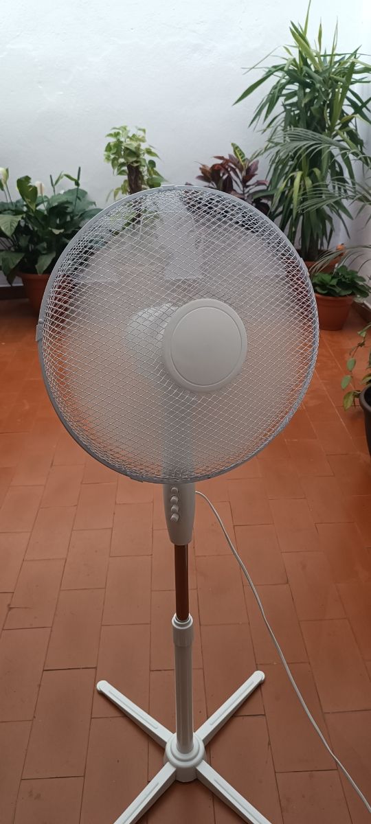 Ventilador pie blanco - Metal/Plástico