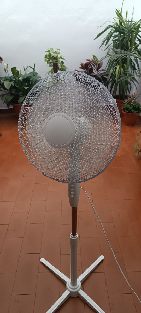 Ventilador pie blanco - Metal/Plástico