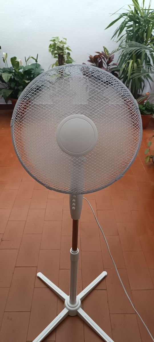 Ventilador pie blanco - Metal/Plástico