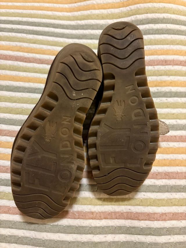 Sapatos FLY London azul e castanho