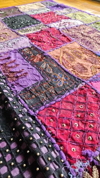 Tapiz indio patchwork morado