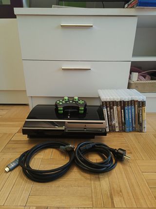 PS3 (PlayStation 3) 
Con cámara nueva de regalo