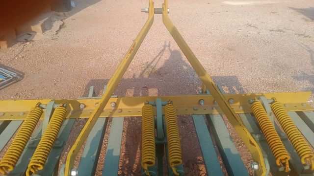 Cultivador de resortes