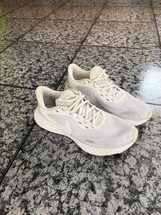 Zapatillas Nike Revolution Blancas
