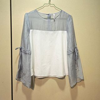 Blusa Zara azul y blanca