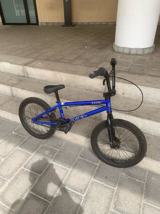 Bicicleta BMX infantil azul