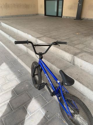 Bicicleta BMX infantil azul