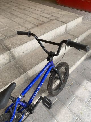 Bicicleta BMX infantil azul