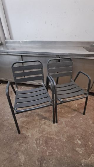 15 Sillas metálicas negras