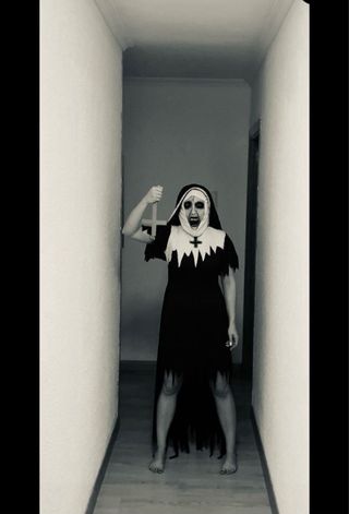 Disfraz Monja Terrorífica Halloween y máscara.