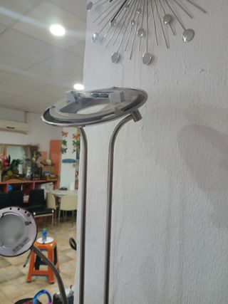 Lampara pie metalica plata
