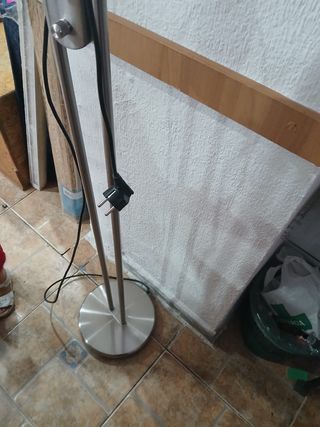 Lampara pie metalica plata