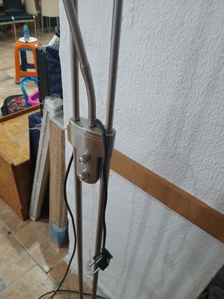 Lampara pie metalica plata
