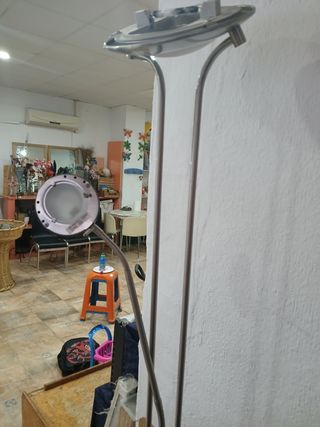 Lampara pie metalica plata