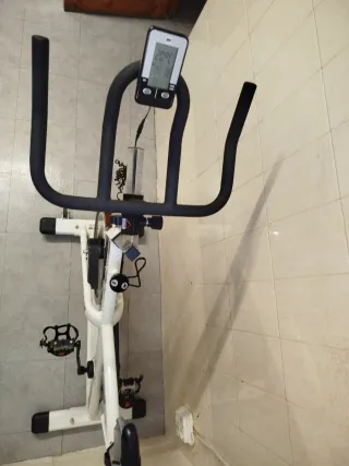 Spinning white bike 2.2 