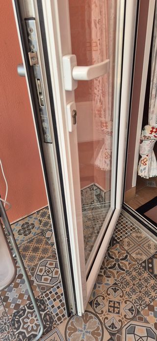 Puerta cristal Cortizo - cámara 1,5