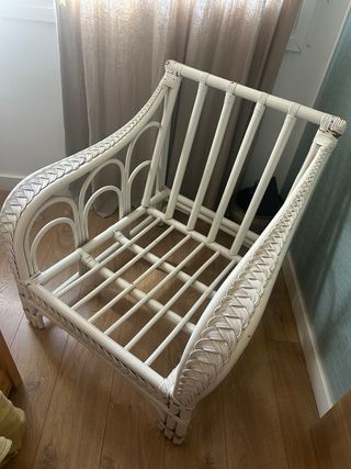 Sillón mimbre blanco antiguo