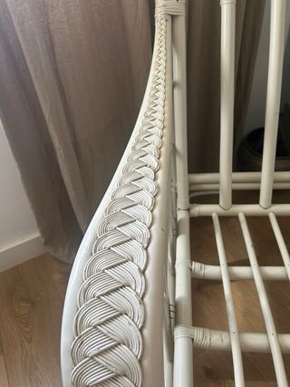 Sillón mimbre blanco antiguo
