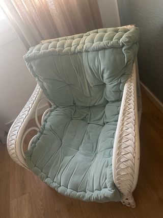 Sillón mimbre blanco antiguo
