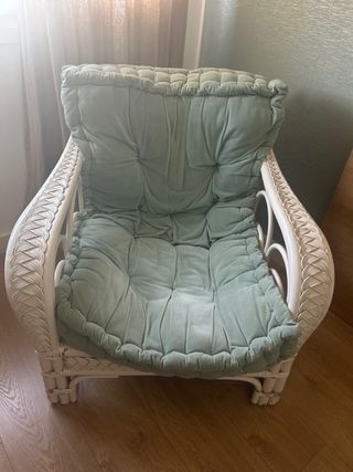 Sillón mimbre blanco antiguo
