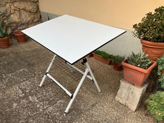 Mesa dibujo inclinable. 