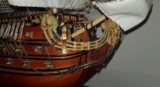 GALEON SAN FELIPE. TIENE URNA DE CRISTAL Y PEANA