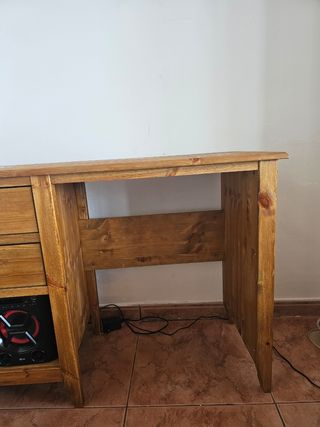 Escritorio  de ordenador, madera pino, nuevo.