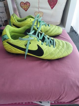 Botas fútbol niño Nike - Talla  40 