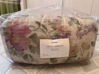 Colcha edredon cama de 150cm.