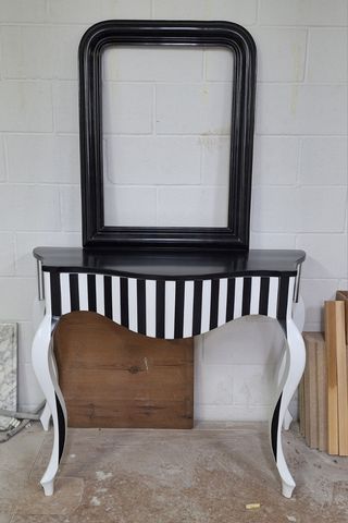 Mueble recibidor de madera lacado blanco y negro