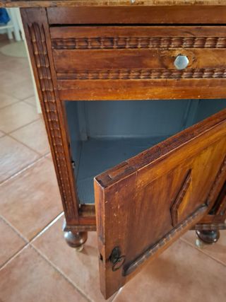 Mesilla antigua de madera