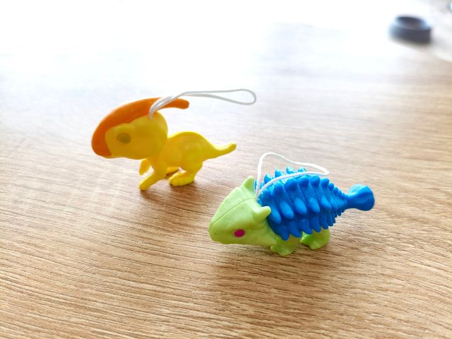 2 Llaveros Dinosaurios Kinder Jurassic World