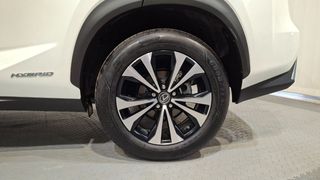 Lexus NX 2.5 300h Premium 2WD