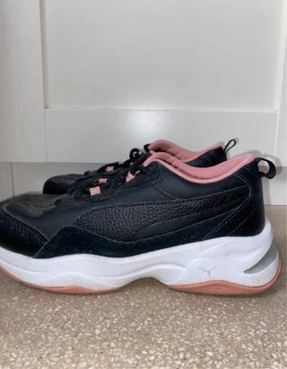 Tenis Puma negros con rosa