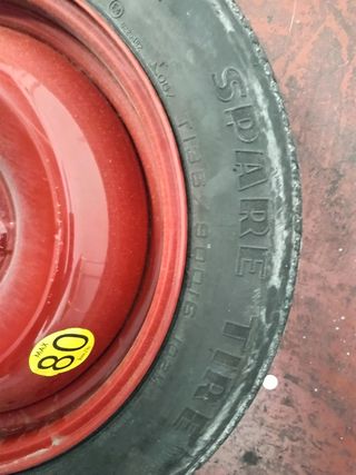 Rueda repuesto Suzuki + gato+llave.