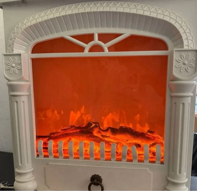 Chimenea eléctrica blanca