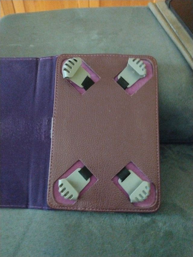 Funda tablet lila  
Tablet 19/10