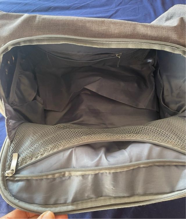 Bolso pañalera gris