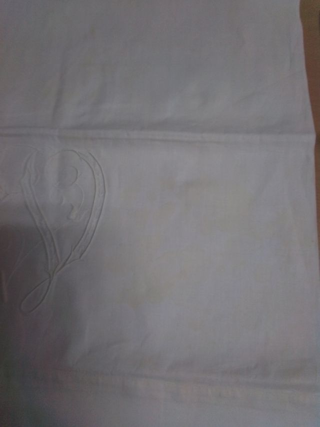 Almohadas antiguas con puntillas de bolillos