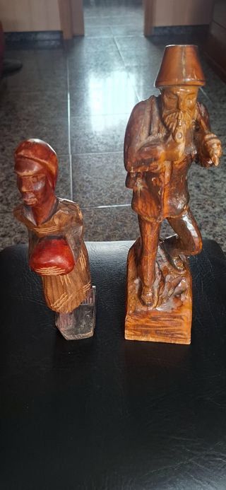 2 figuras madera tallada
