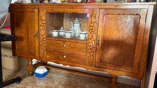 Mueble antiguo de madera