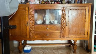 Mueble antiguo de madera